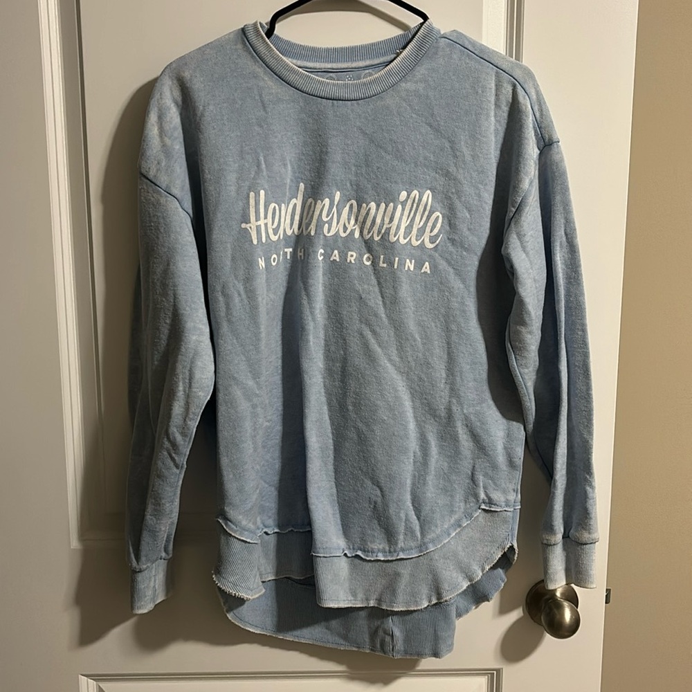 royce hendersonville crewneck, blue and white, size small